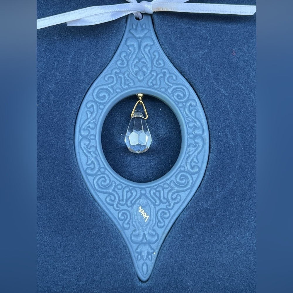 WEDGWOOD Millenium Gems Ornament - Reflection